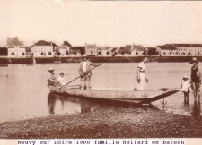 1900 famille héliard en bateau